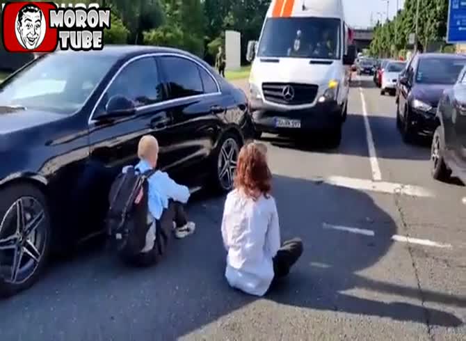 Video :A car crashes into a demonstration that is blocking the road